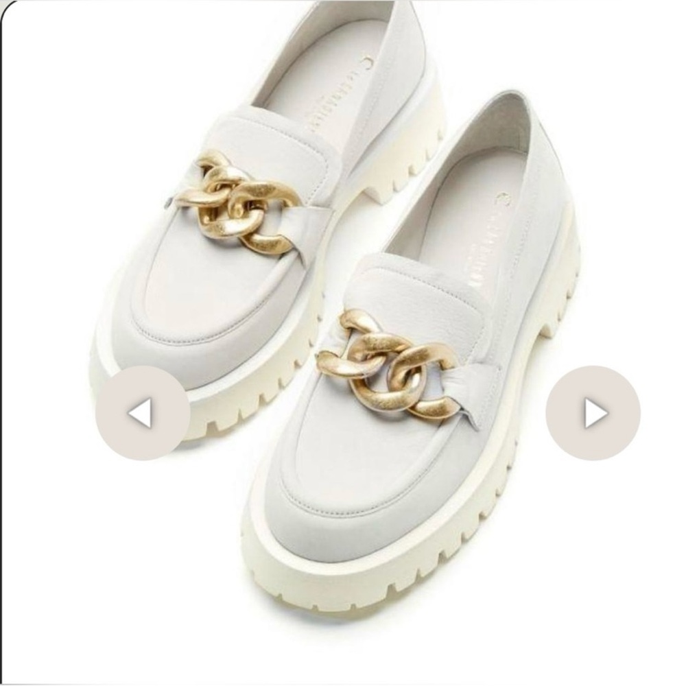 La CANADIENNE Buena White Loafers with Gold Chain